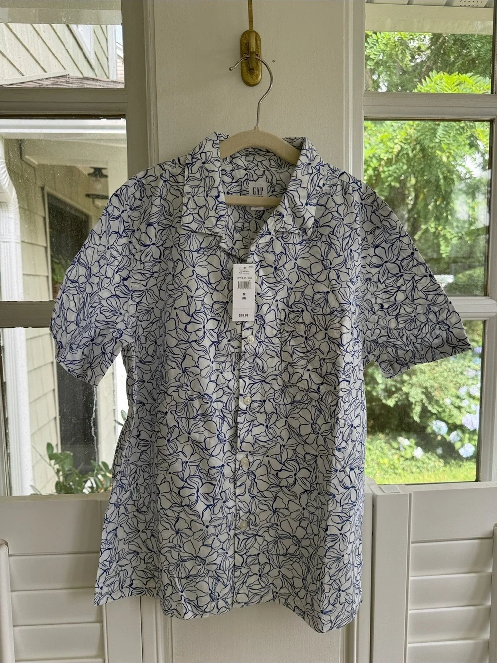 NWT Gap Blue and White Floral Short Sleeve Button-Down Shirt